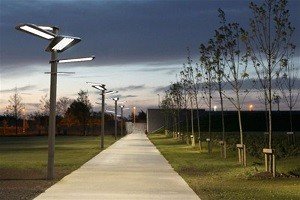 Современное уличное освещение на солнечных батареях: условия работы и области применения