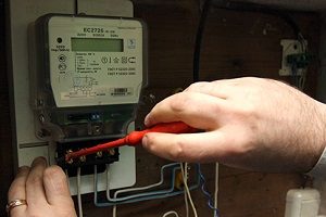 Бытовые многотарифные счетчики электроэнергии: преимущества применения и особенности установки